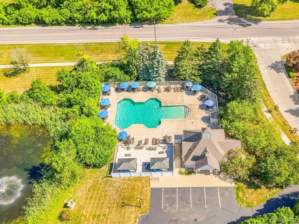 606 Thornhill Court Belleville City, MI 48111