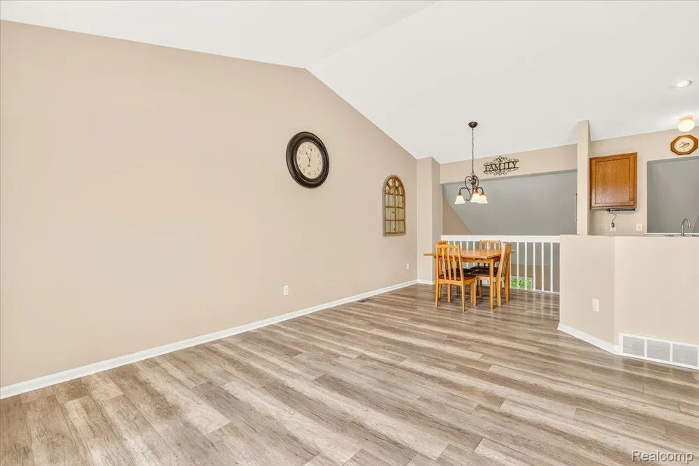 606 Thornhill Court Belleville City, MI 48111
