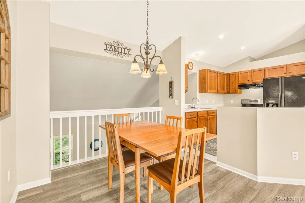 606 Thornhill Court Belleville City, MI 48111