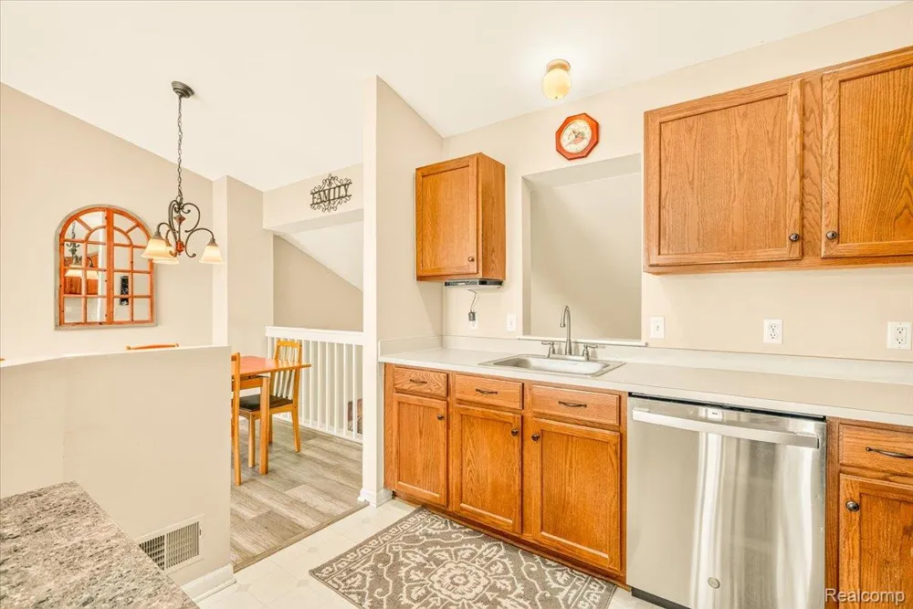 606 Thornhill Court Belleville City, MI 48111