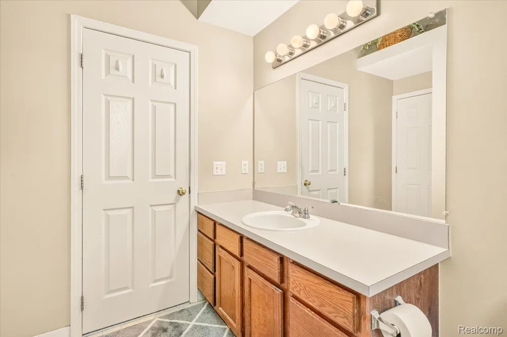 606 Thornhill Court Belleville City, MI 48111
