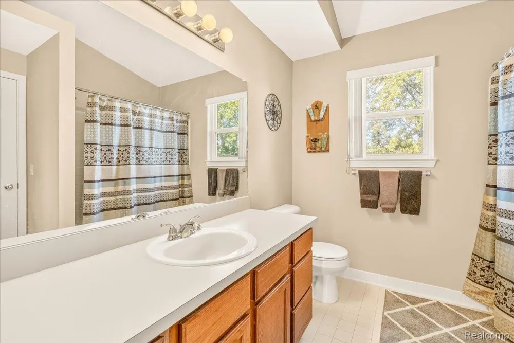 606 Thornhill Court Belleville City, MI 48111