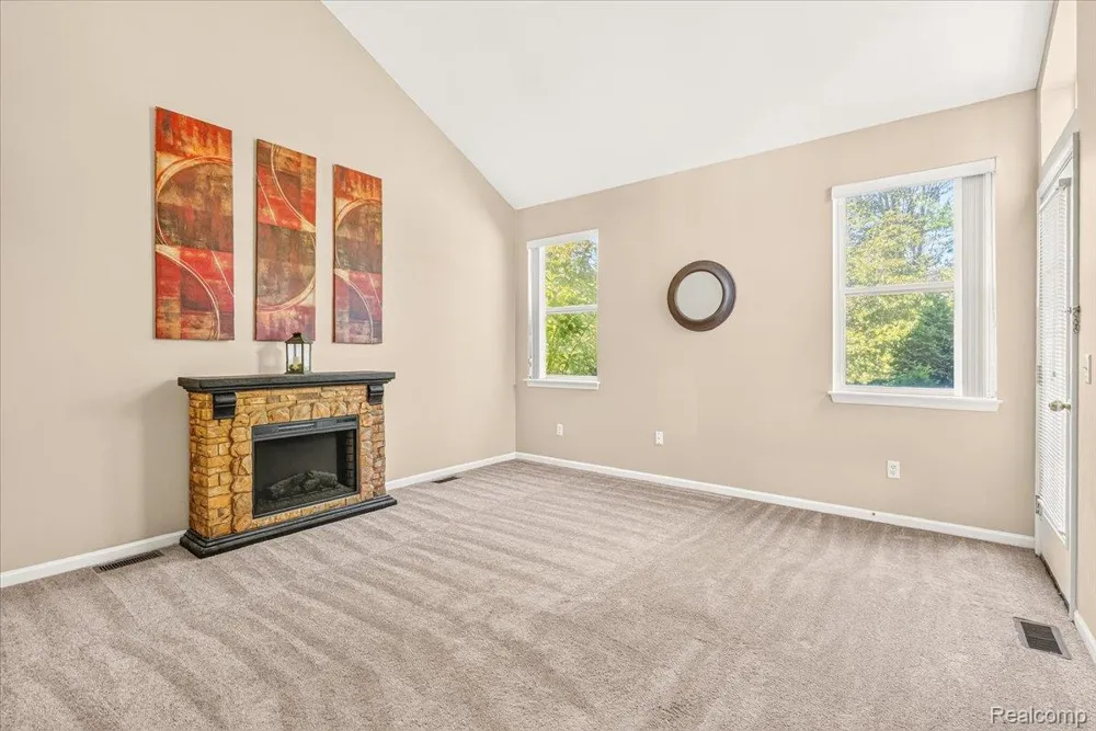 606 Thornhill Court Belleville City, MI 48111