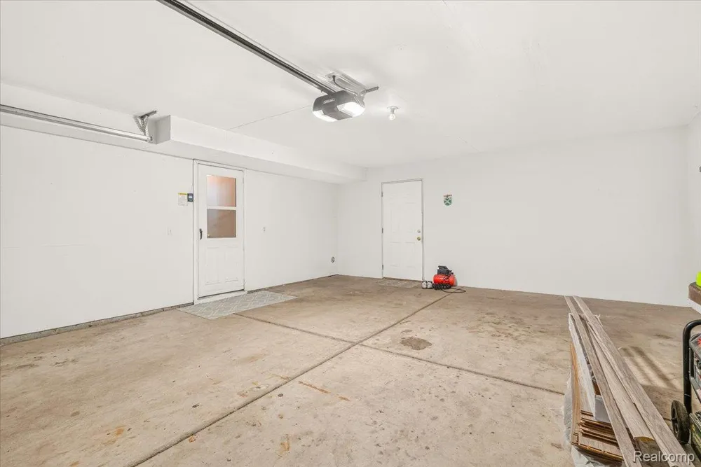 606 Thornhill Court Belleville City, MI 48111