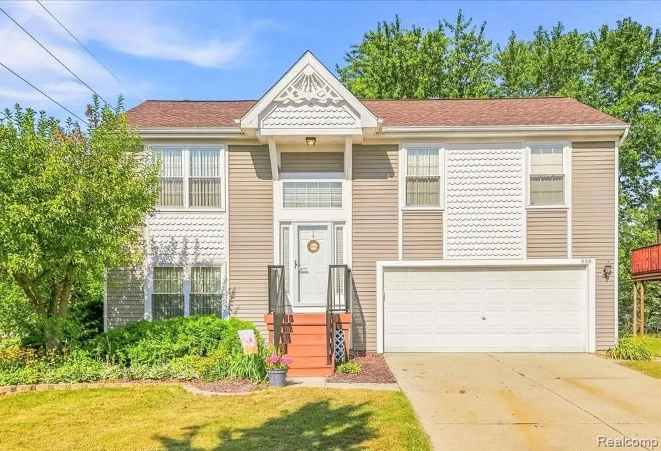 606 Thornhill Court Belleville City, MI 48111