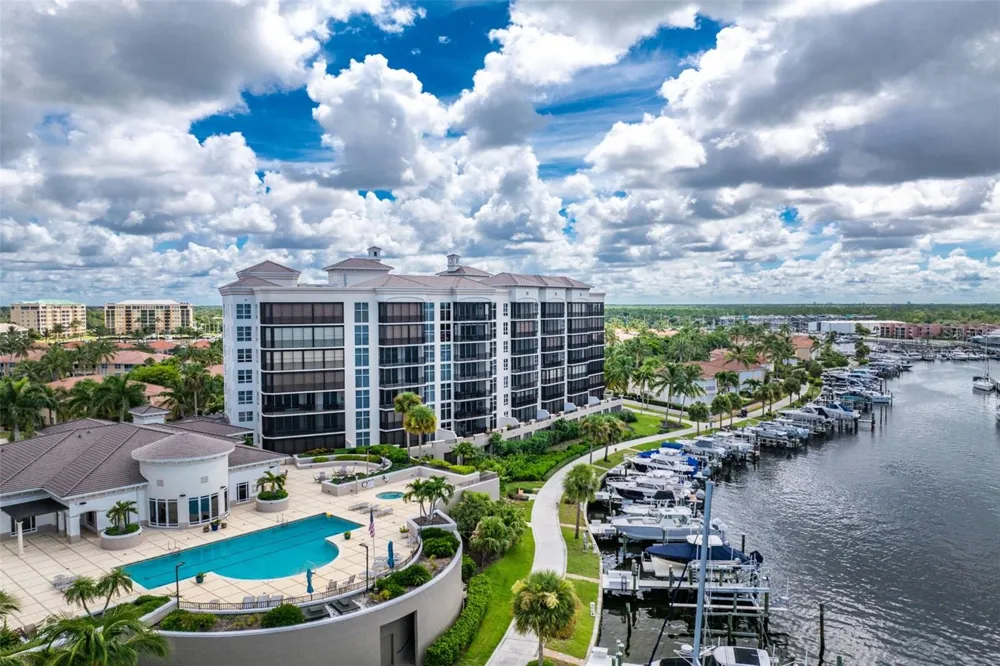 3313 SUNSET KEY CIR #701 Punta Gorda, FL 33955