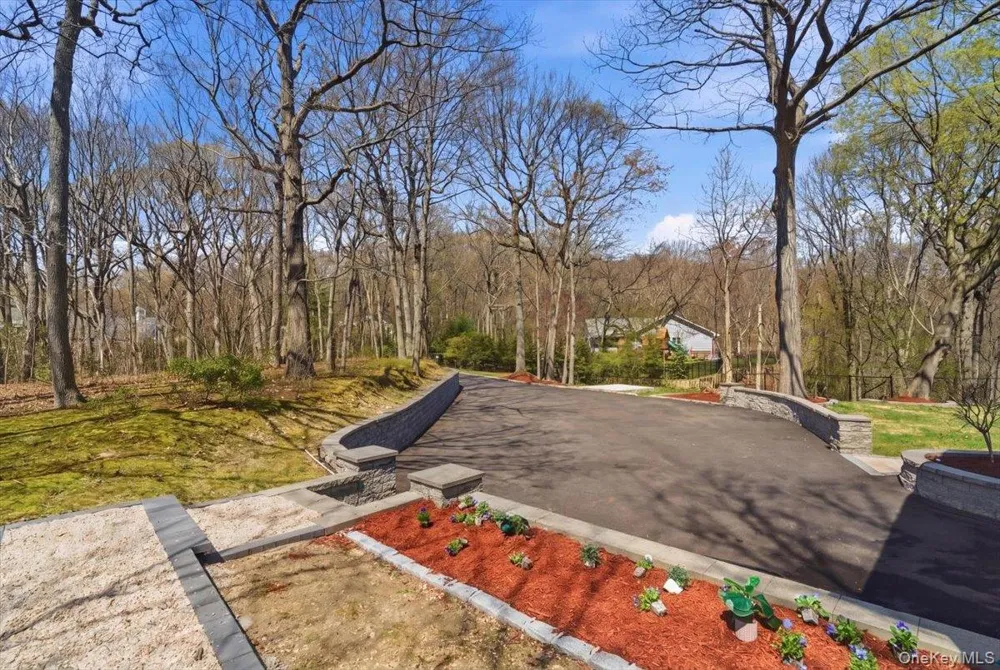263 Oyster Bay Road Mill Neck, NY 11765