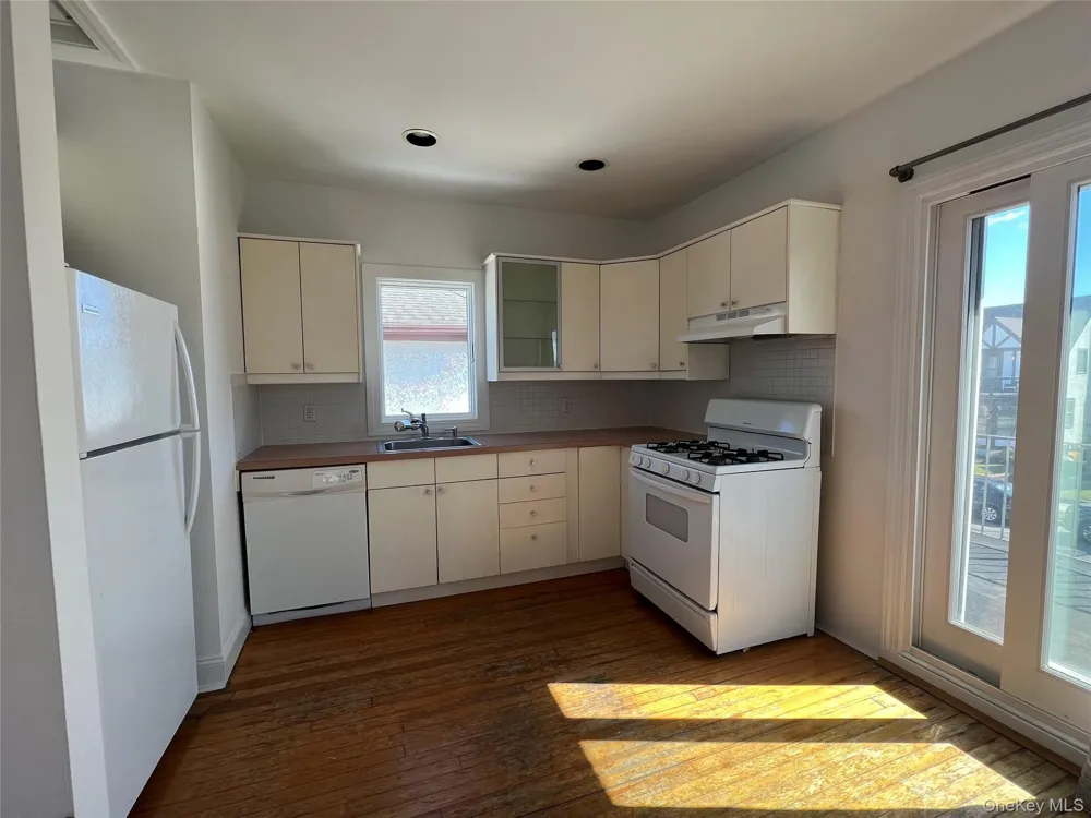 445 W Walnut Street #Upper Long Beach, NY 11561