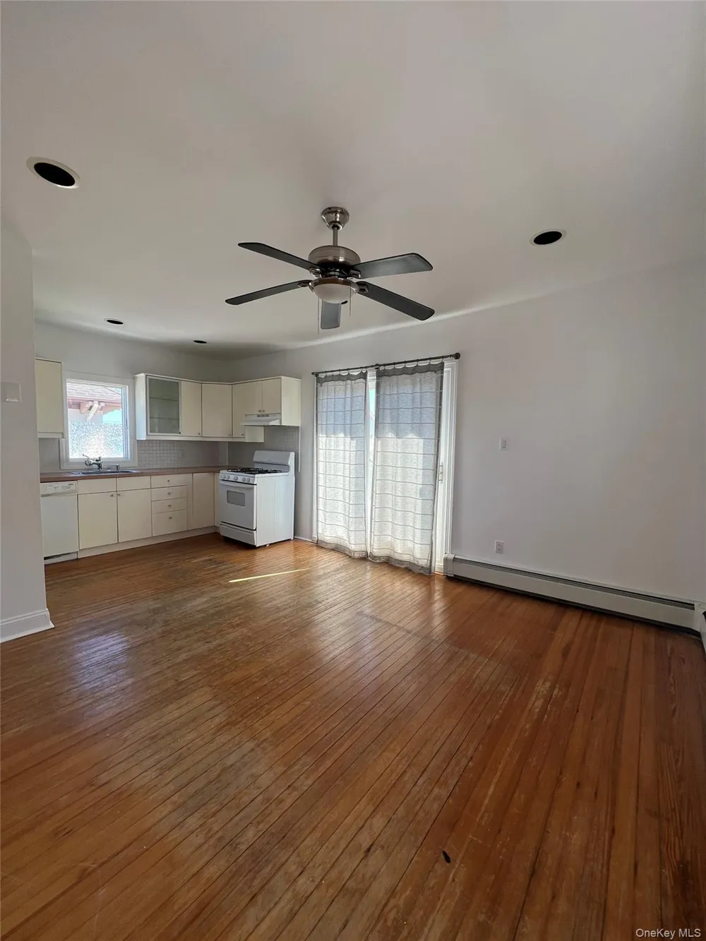 445 W Walnut Street #Upper Long Beach, NY 11561
