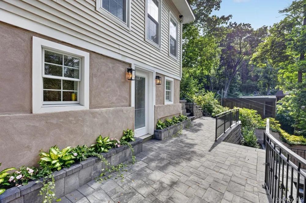 111 Altamont Avenue Sea Cliff, NY 11579