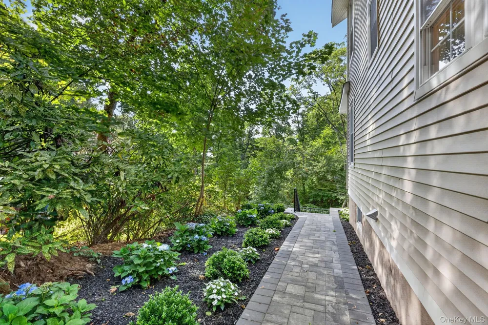 111 Altamont Avenue Sea Cliff, NY 11579