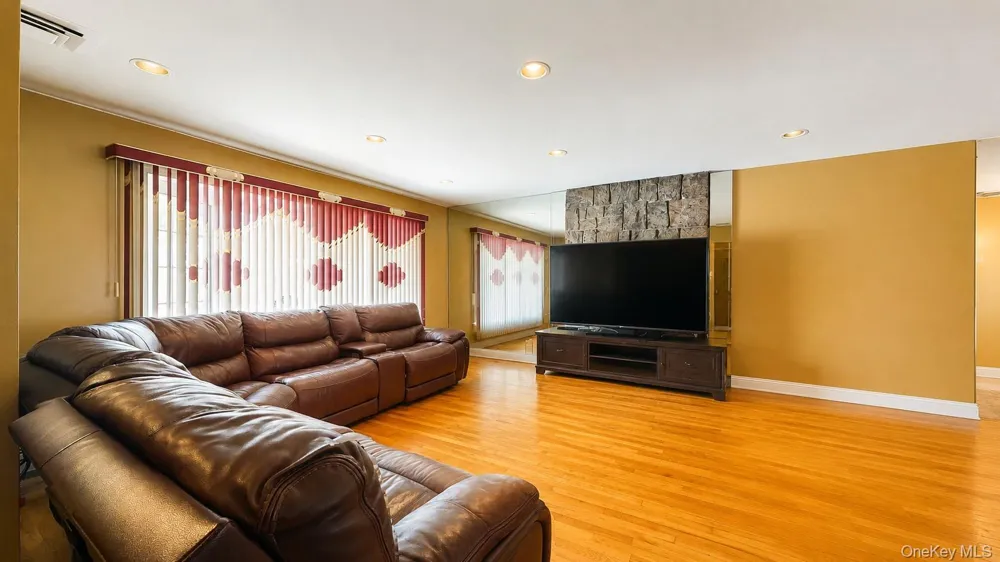 336 W Valley Stream Boulevard Valley Stream, NY 11580
