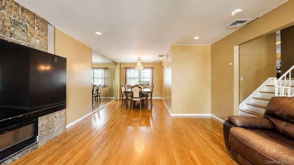 336 W Valley Stream Boulevard Valley Stream, NY 11580
