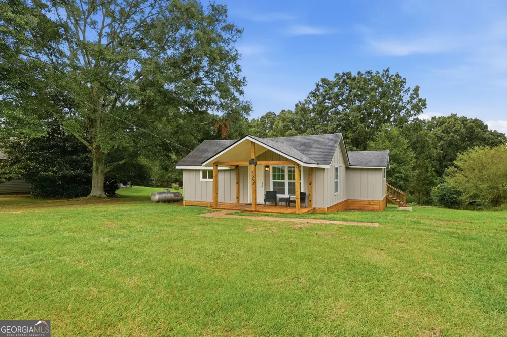1563 Davenport RD Braselton, GA 30517