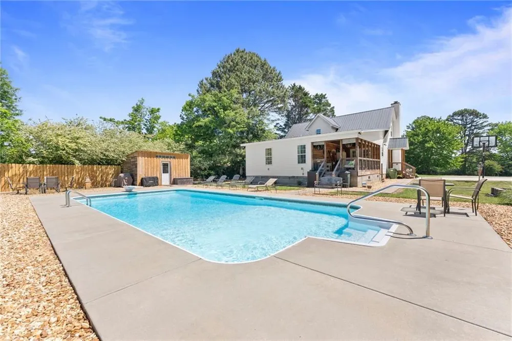 7501 Lula Road Lula, GA 30554