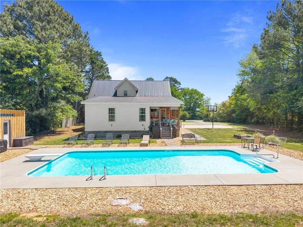 7501 Lula Road Lula, GA 30554