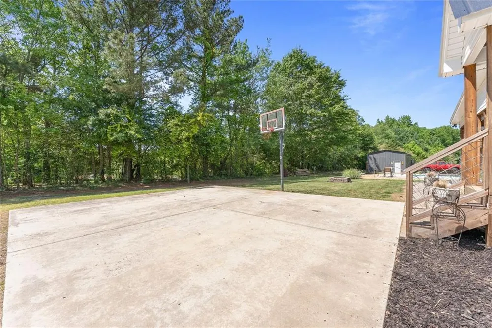 7501 Lula Road Lula, GA 30554
