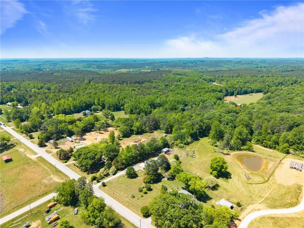 7501 Lula Road Lula, GA 30554