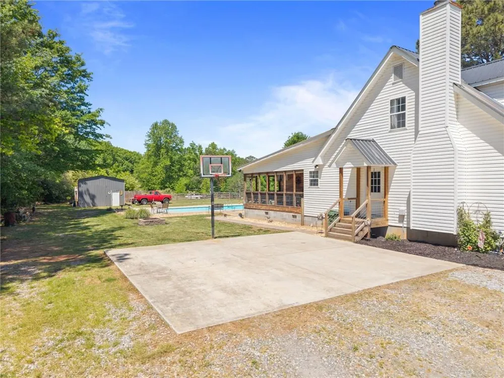 7501 Lula Road Lula, GA 30554