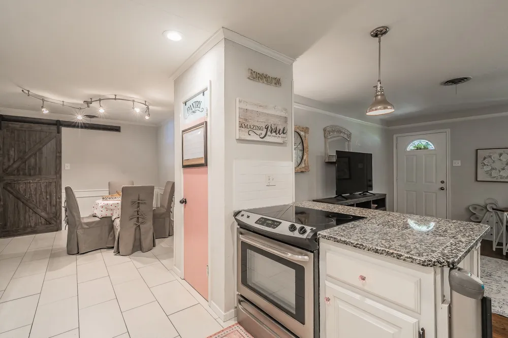 1045 Valentine Street Hurst, TX 76053