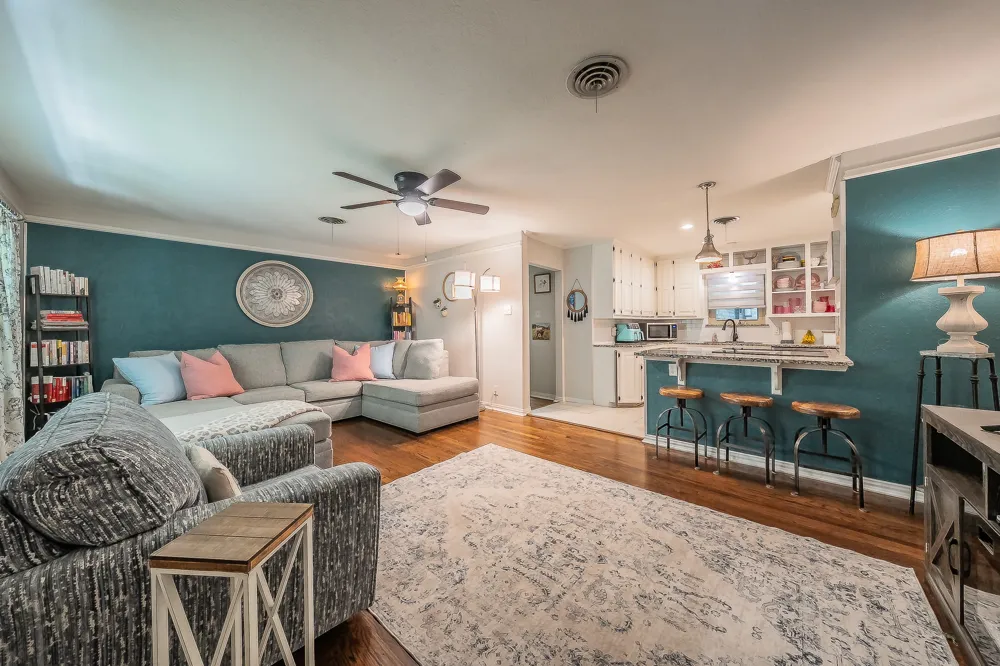 1045 Valentine Street Hurst, TX 76053