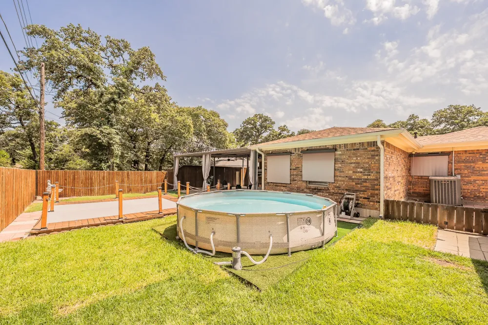 1045 Valentine Street Hurst, TX 76053