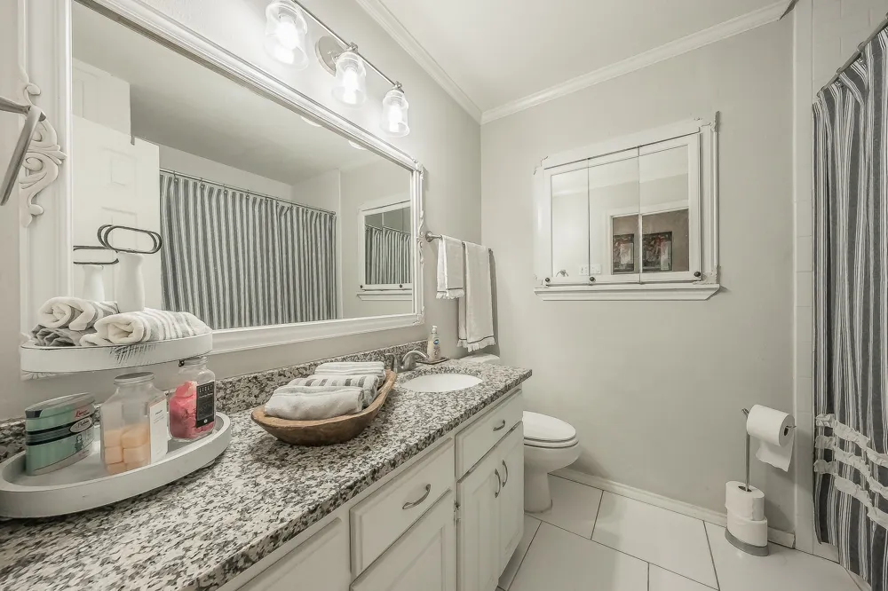 1045 Valentine Street Hurst, TX 76053