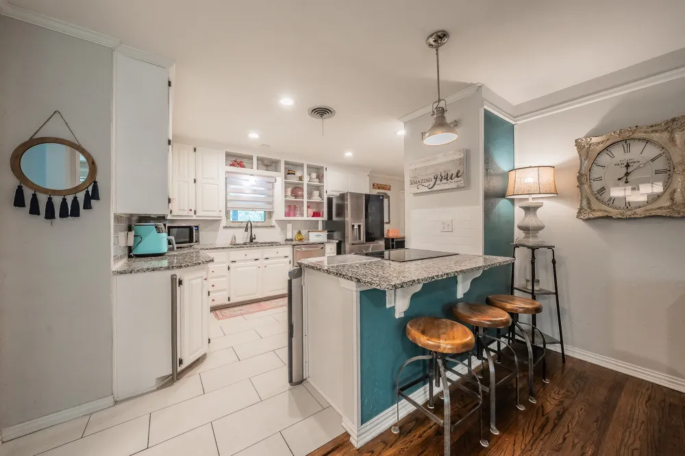 1045 Valentine Street Hurst, TX 76053