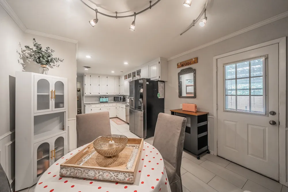 1045 Valentine Street Hurst, TX 76053