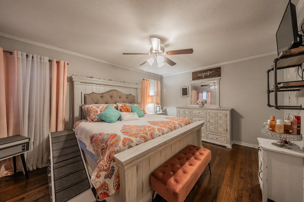 1045 Valentine Street Hurst, TX 76053