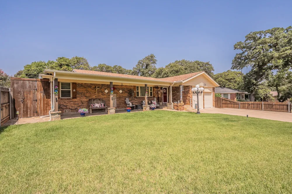 1045 Valentine Street Hurst, TX 76053
