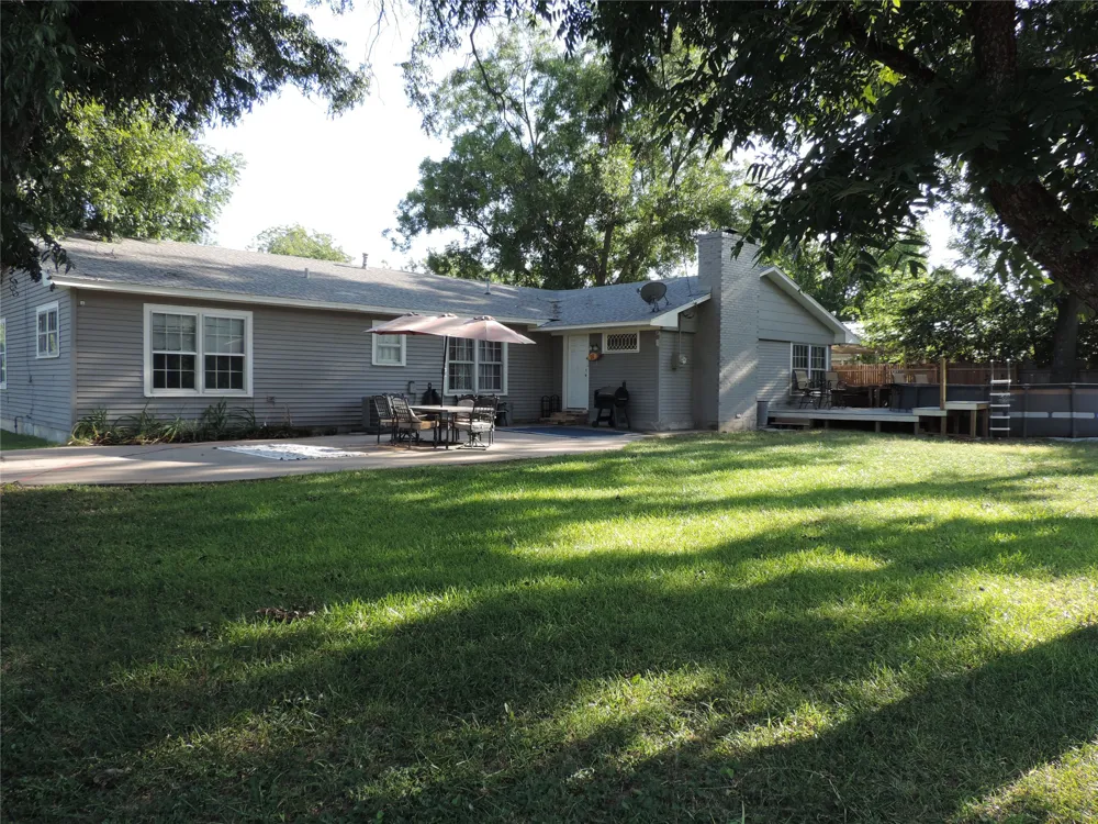 201 Old Sidney Road Comanche, TX 76442