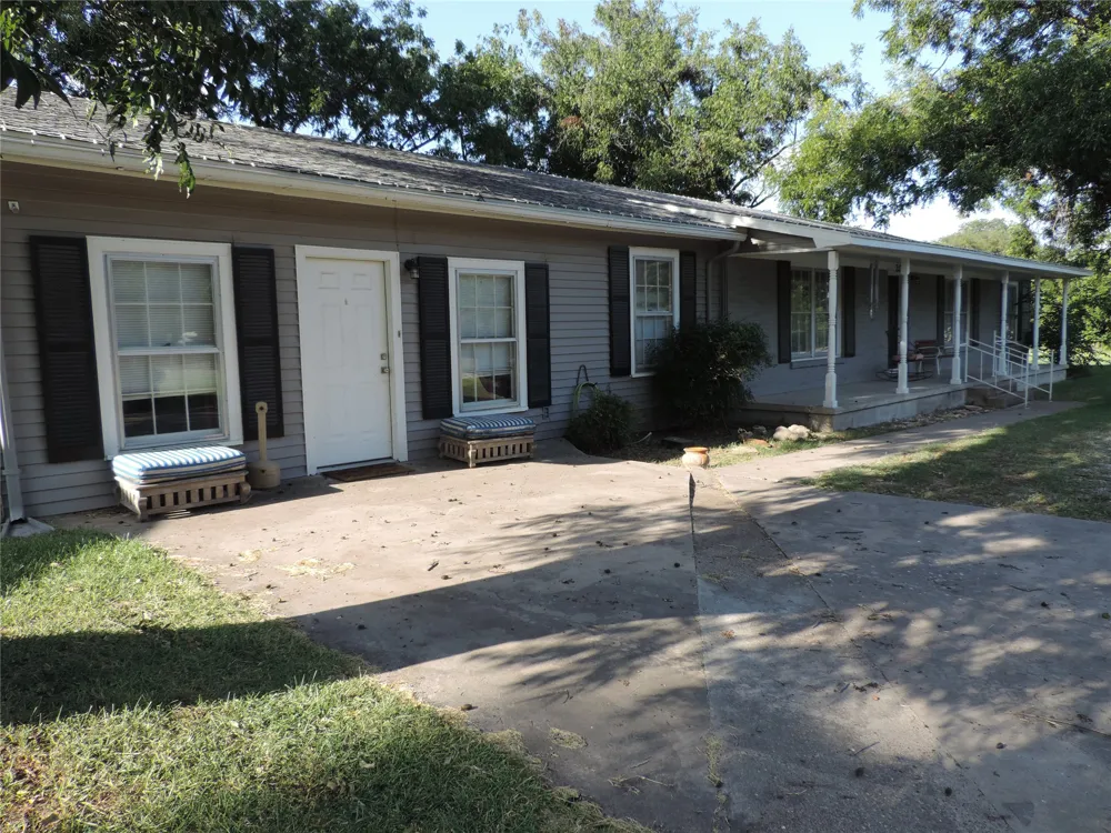 201 Old Sidney Road Comanche, TX 76442
