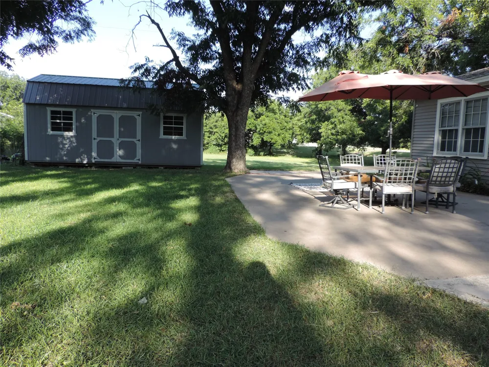 201 Old Sidney Road Comanche, TX 76442