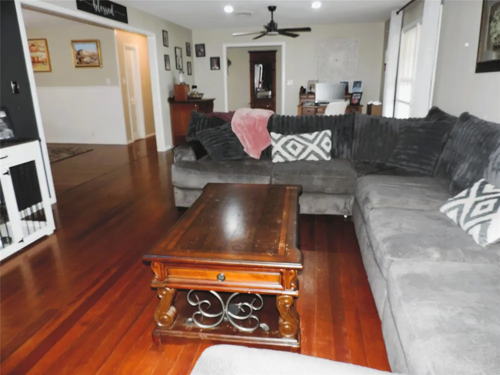 201 Old Sidney Road Comanche, TX 76442