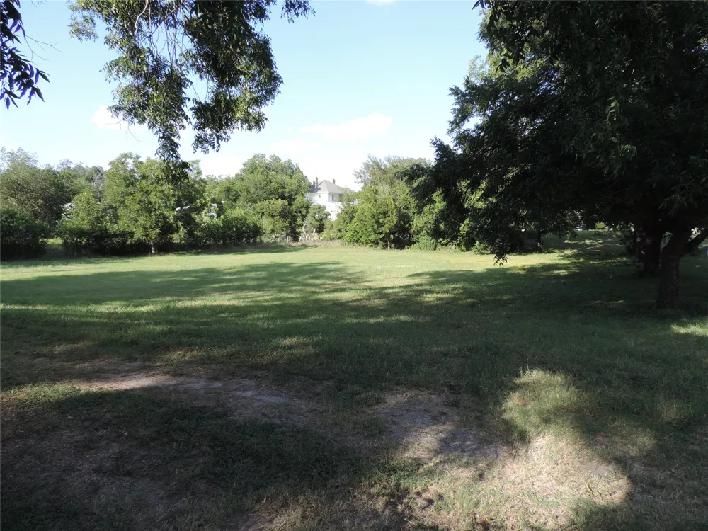 201 Old Sidney Road Comanche, TX 76442
