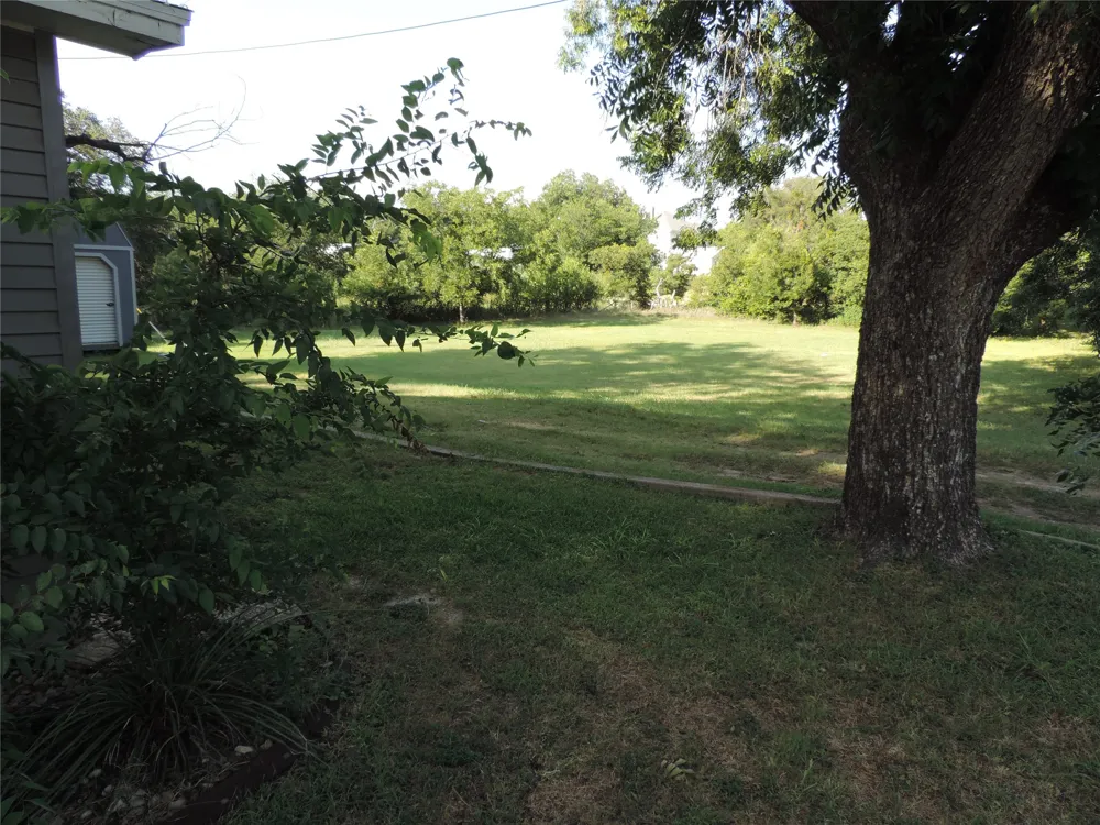 201 Old Sidney Road Comanche, TX 76442