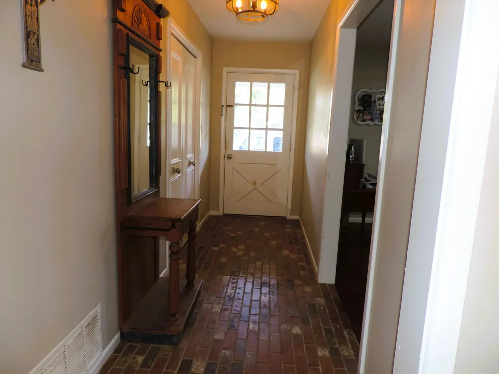 201 Old Sidney Road Comanche, TX 76442