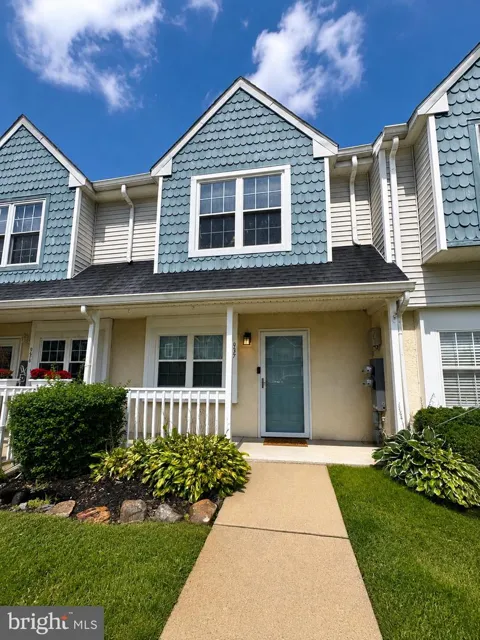 937 WOODSTOCK COURT