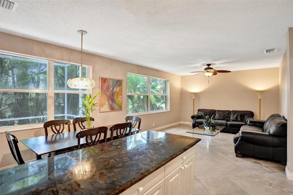 9308 NW 8th Cir Plantation, FL 33324