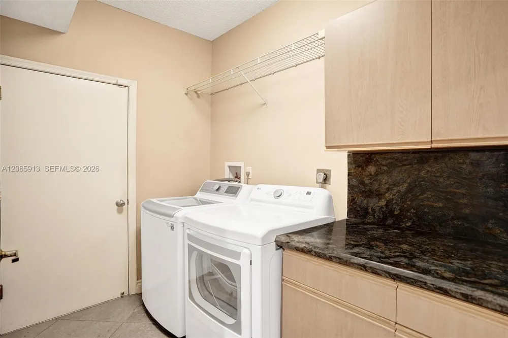 9308 NW 8th Cir Plantation, FL 33324