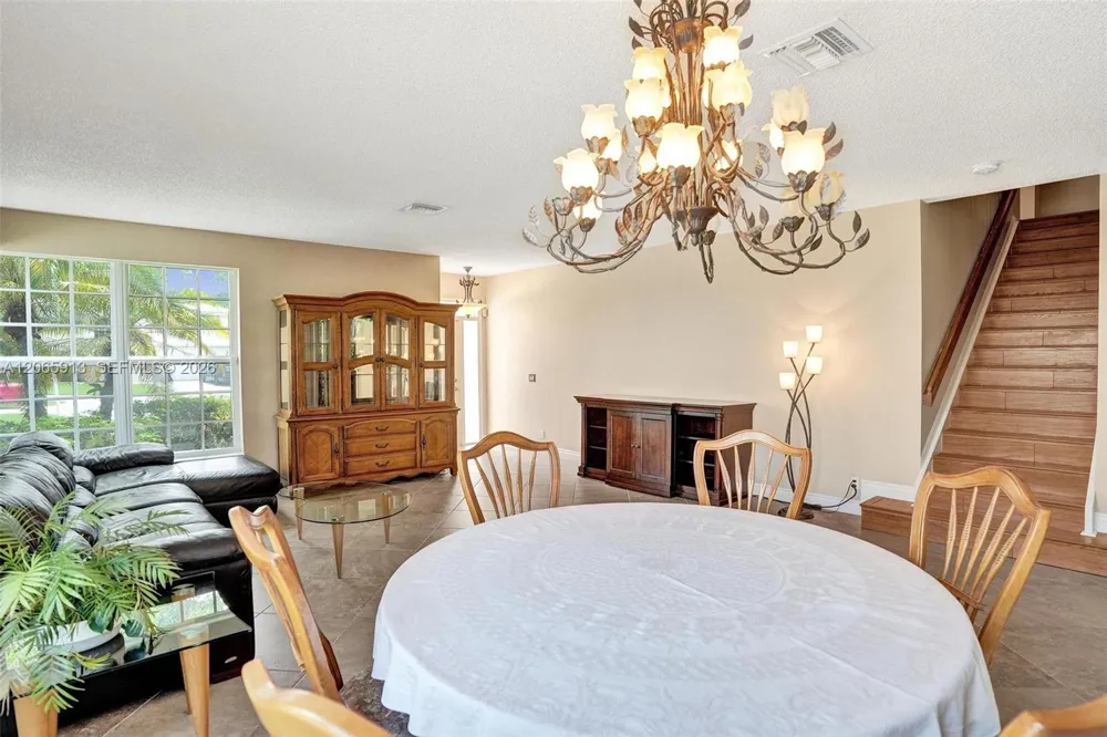 9308 NW 8th Cir Plantation, FL 33324