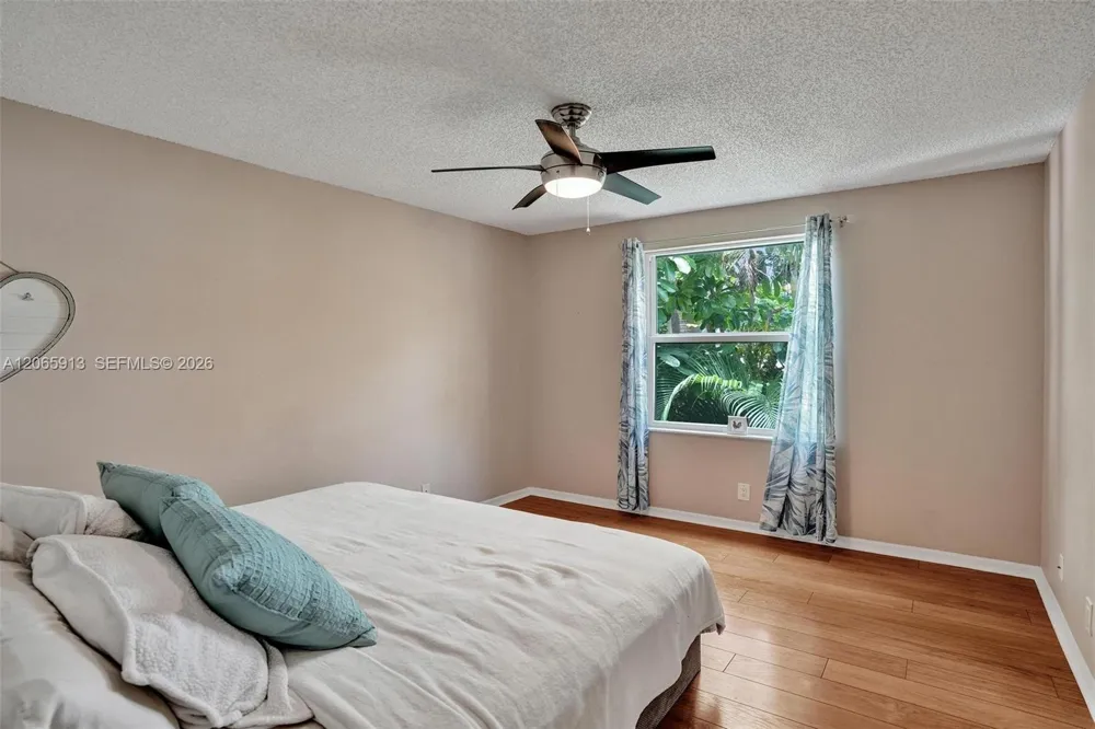 9308 NW 8th Cir Plantation, FL 33324