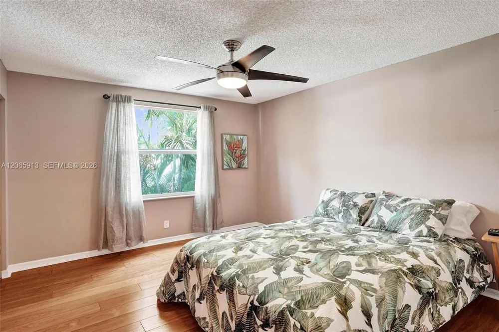9308 NW 8th Cir Plantation, FL 33324