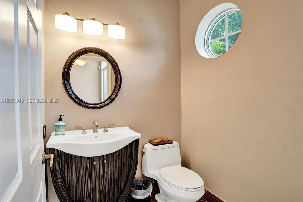 9308 NW 8th Cir Plantation, FL 33324
