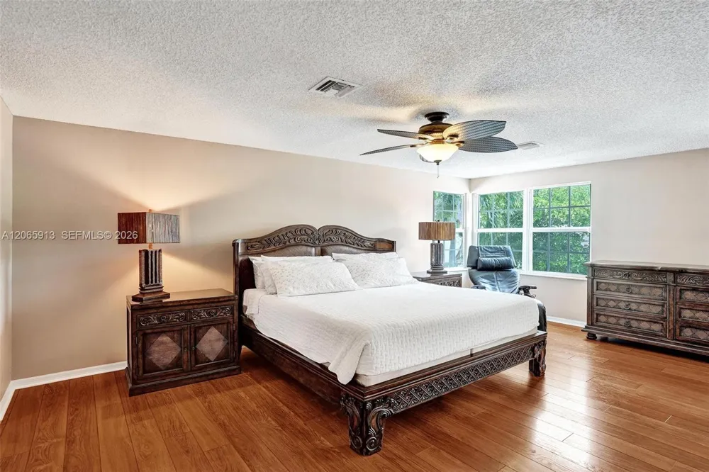 9308 NW 8th Cir Plantation, FL 33324