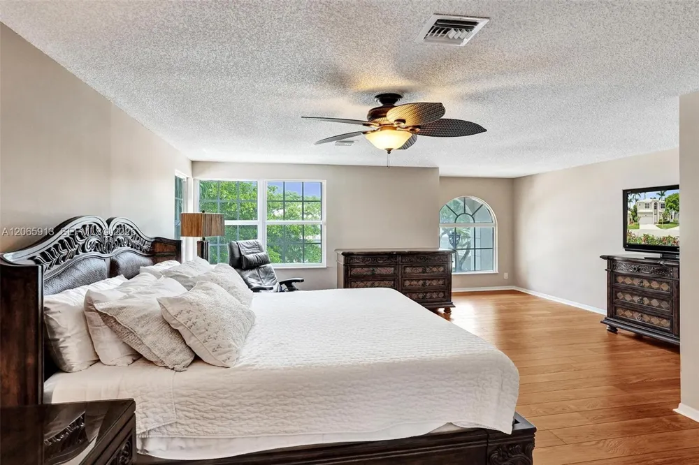 9308 NW 8th Cir Plantation, FL 33324