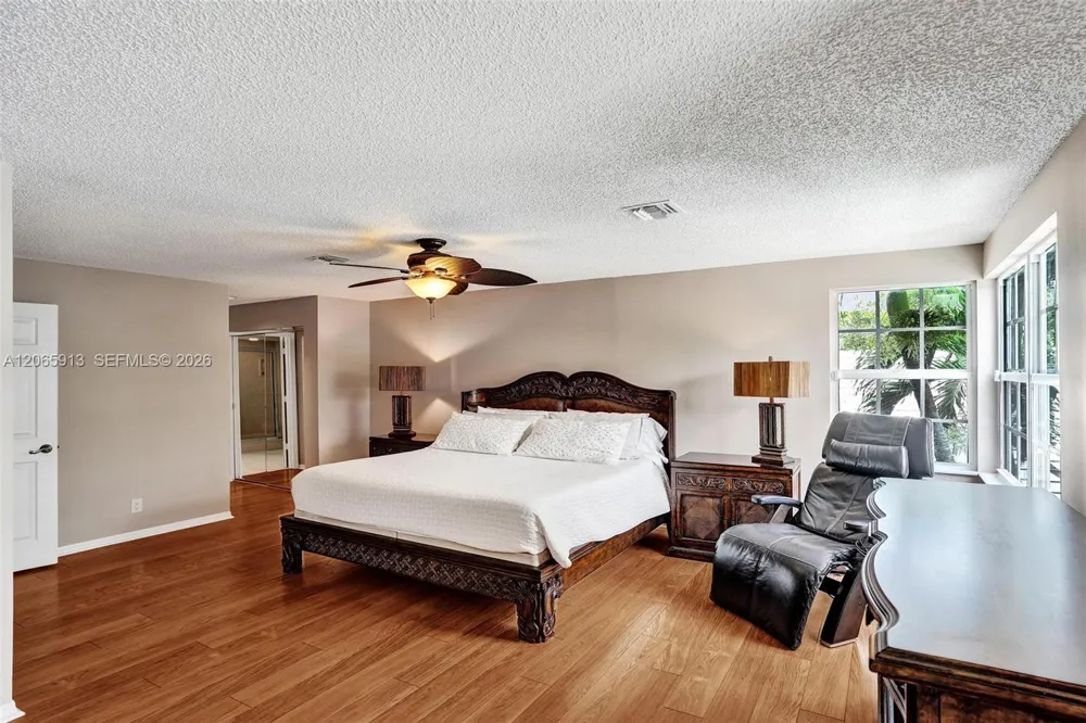 9308 NW 8th Cir Plantation, FL 33324