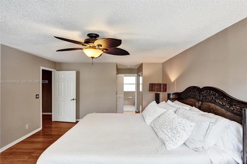9308 NW 8th Cir Plantation, FL 33324
