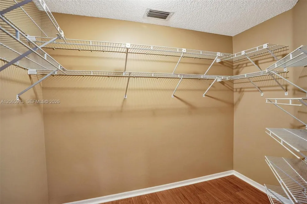 9308 NW 8th Cir Plantation, FL 33324